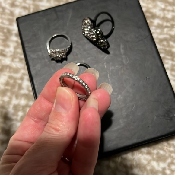 4 rings bundle 1 Guess ring 💍 😍😱 - Picture 4 of 8